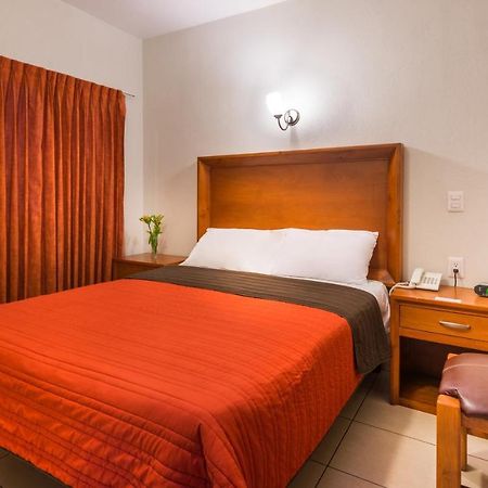 Hotel Пацкуаро Екстер'єр фото