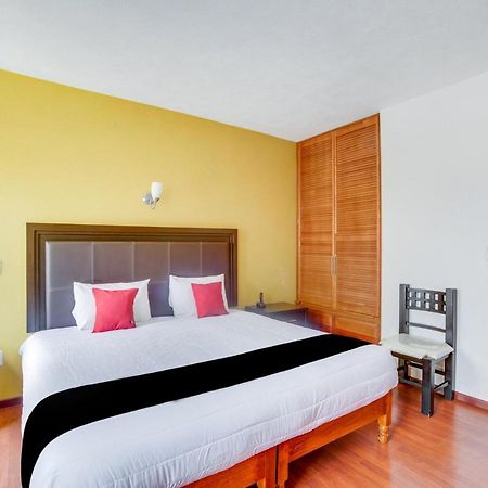 Hotel Пацкуаро Екстер'єр фото