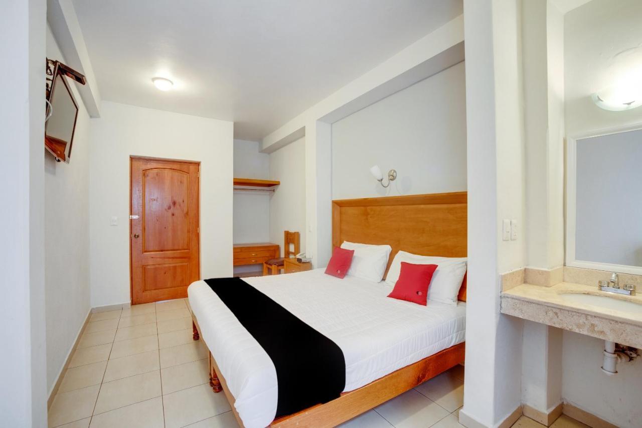 Hotel Пацкуаро Екстер'єр фото