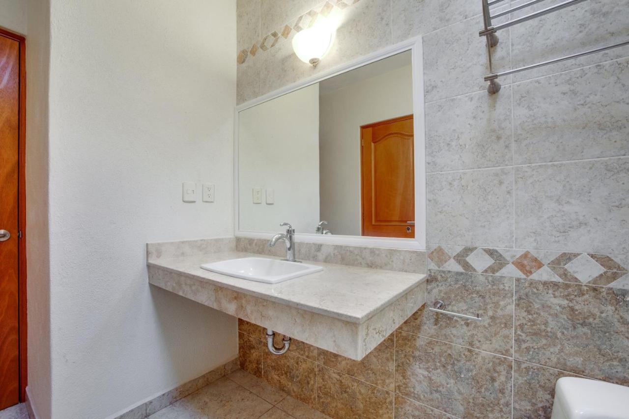 Hotel Пацкуаро Екстер'єр фото