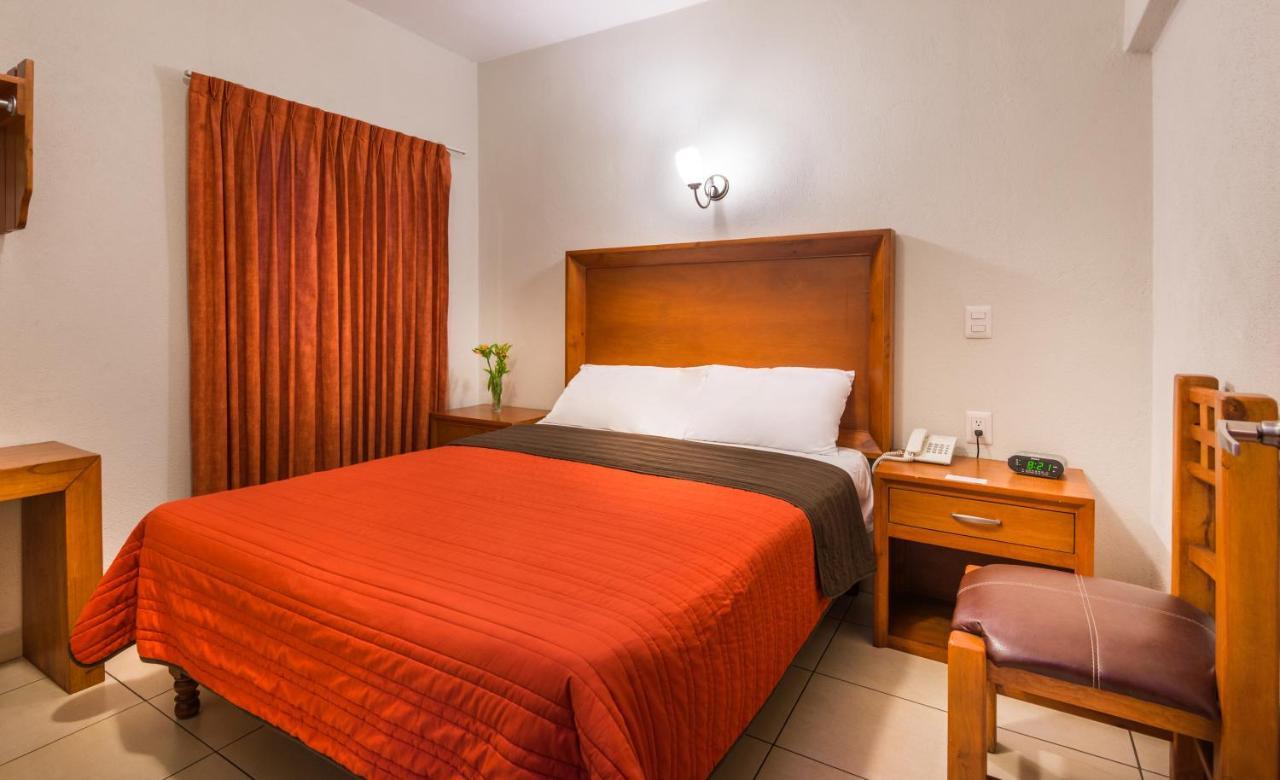 Hotel Пацкуаро Екстер'єр фото