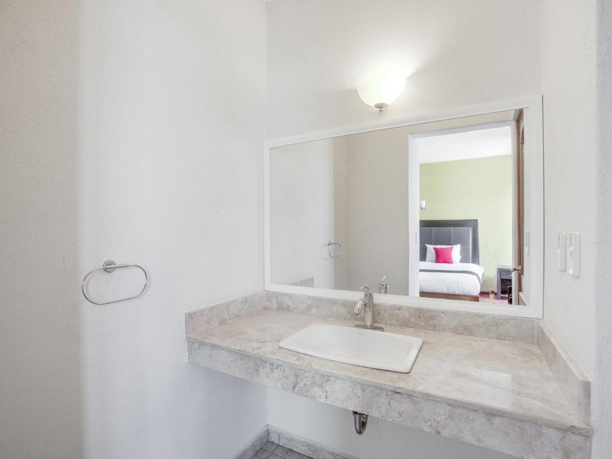 Hotel Пацкуаро Екстер'єр фото